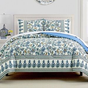 Floral Blue and White Bedding Set. King